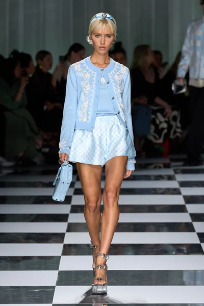 Look 32